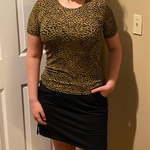 •2/$40• VTG Animal Print Short Sleeve Stretchy Shirt Size Medium Elevated Basic - Picture 5 of 5